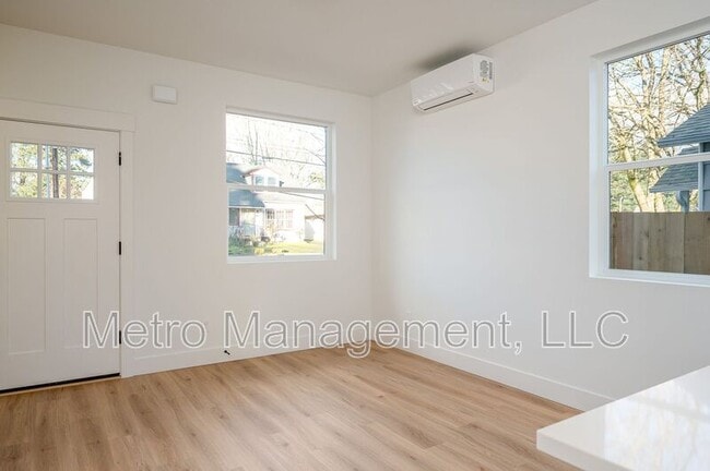 Building Photo - 12096 SE Market St