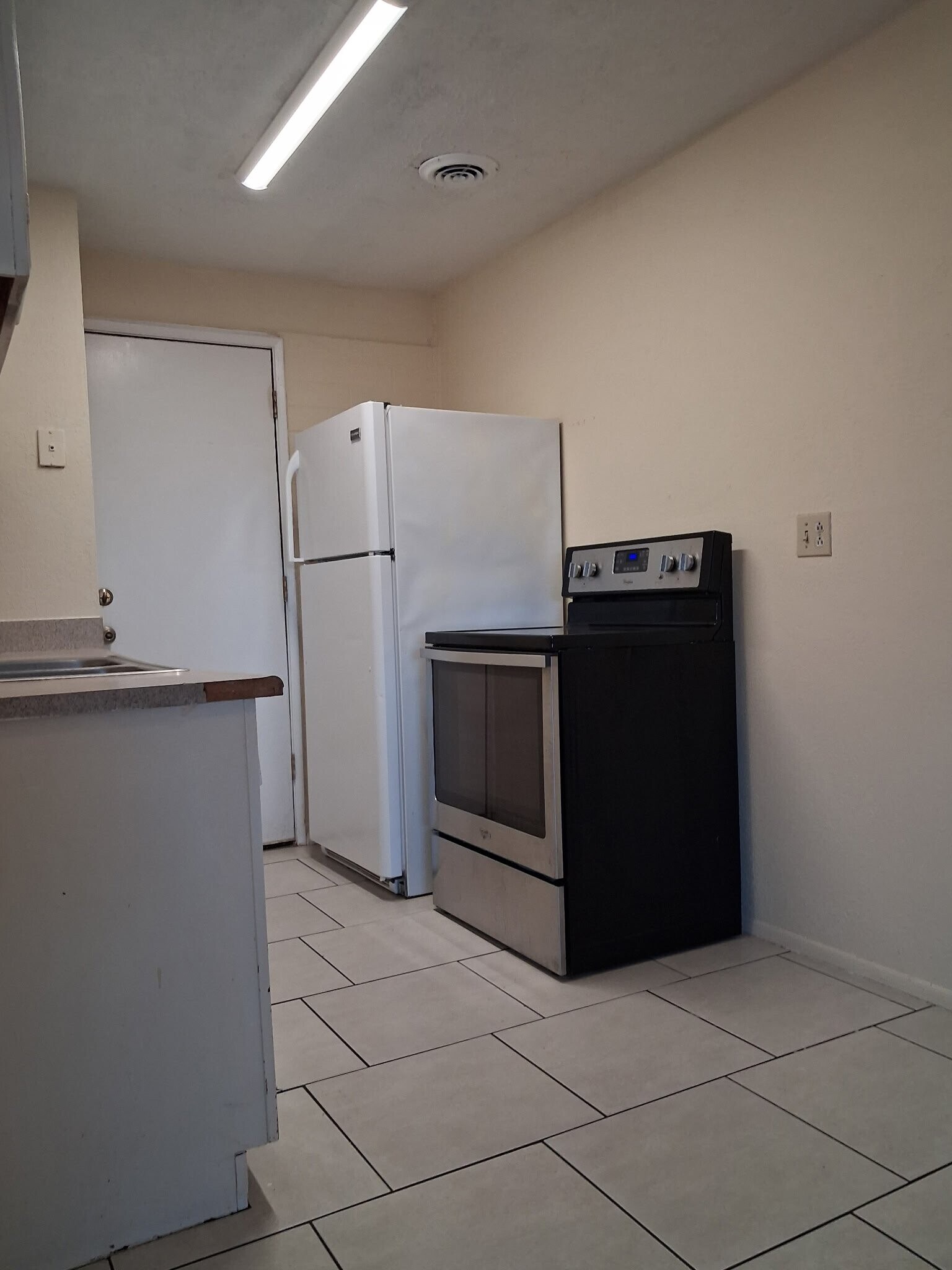 Building Photo - 4220 N Granada Dr