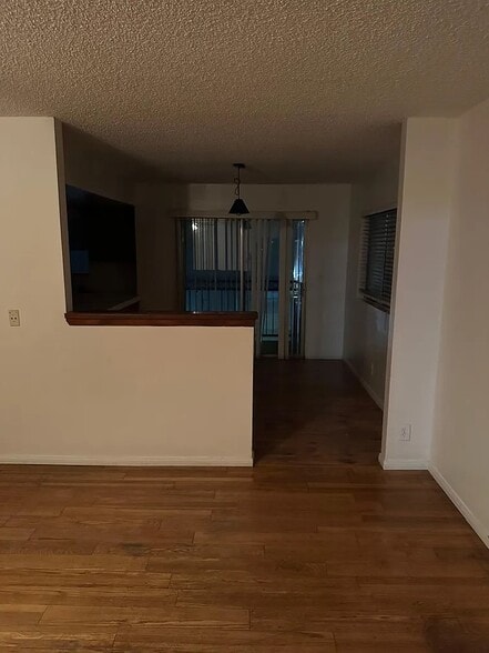 Building Photo - 728 W 16th St