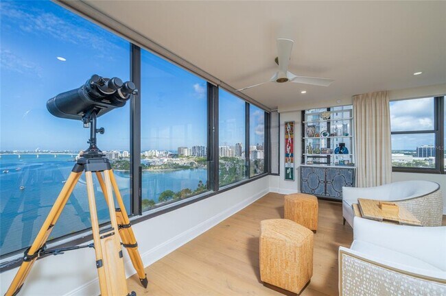 Building Photo - 770 S Palm Ave