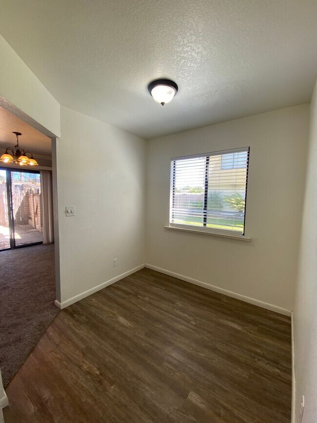 Building Photo - Large Centrally Located Two Story Condo wi...