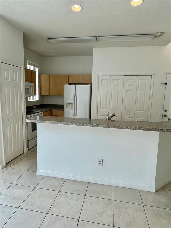 Building Photo - 1156 S Beach Cir