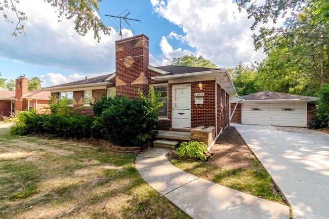 Building Photo - 20636 Woodcrest St