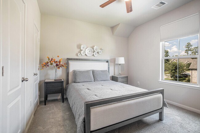 Building Photo - 206 Liatris Ct