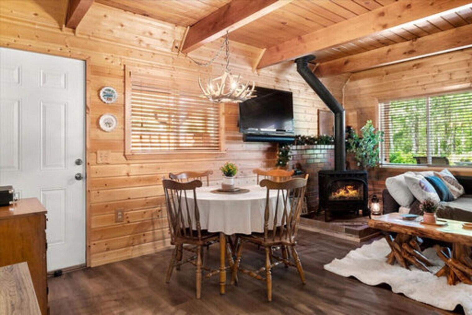 Building Photo - 321 Paradise Dr