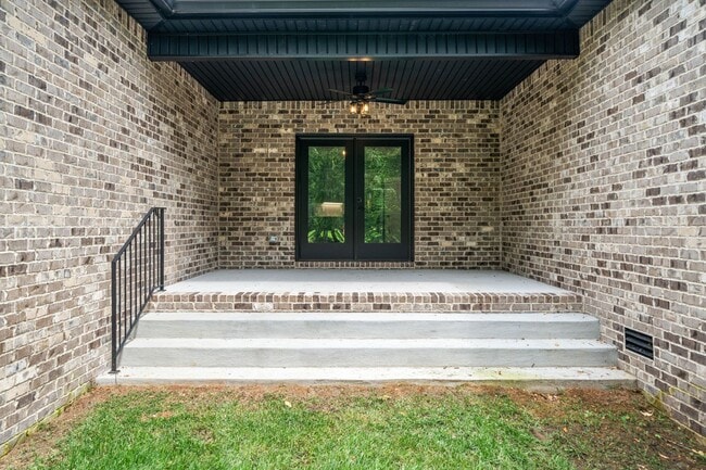 Building Photo - Pet Friendly in Sango!