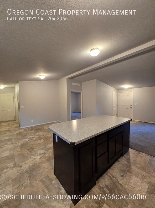 Building Photo - 15 N Hillside Dr