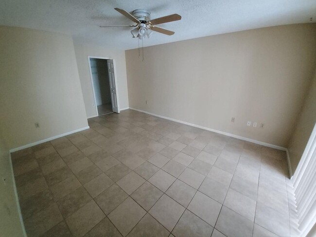 Building Photo - 713 Yucatan Ct
