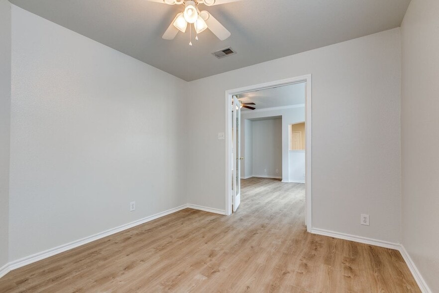 Building Photo - 2214 Sun Chase Blvd