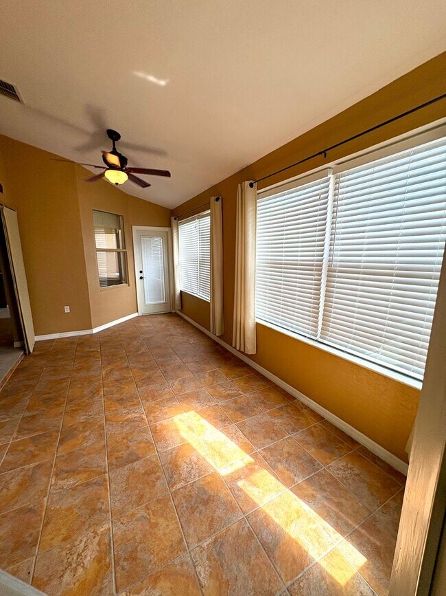 Building Photo - Beautiful 3Bed/2Bath with 2-Car Garage on a Cul-de-Sac