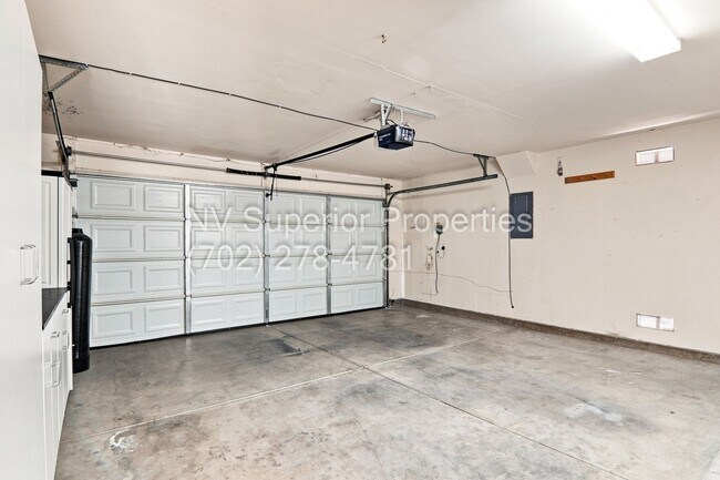 Building Photo - SE!! Stallion Mountain!! Gated!!! Single Story Home!! No Carpets!!! Covered patio!! Water Conditi...