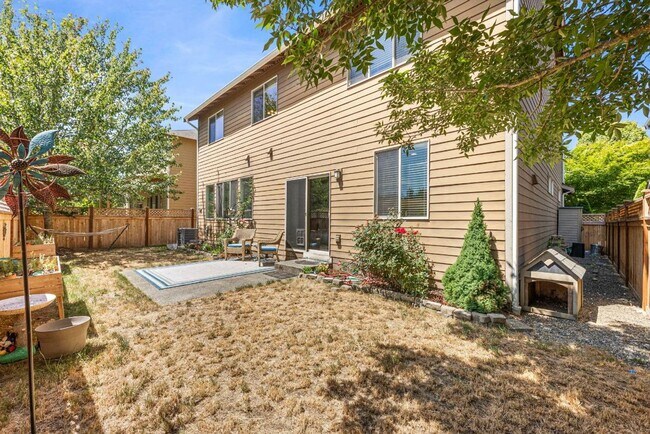 Building Photo - Fully Furnished 5-Bedroom Horizon Pointe H...