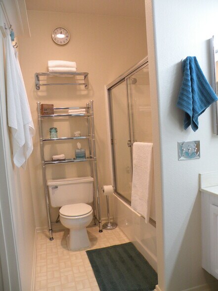 Bath - 8680 New Salem St