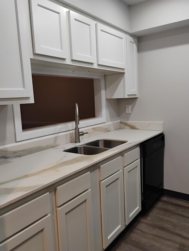 Building Photo - 1475 Cliff Ct