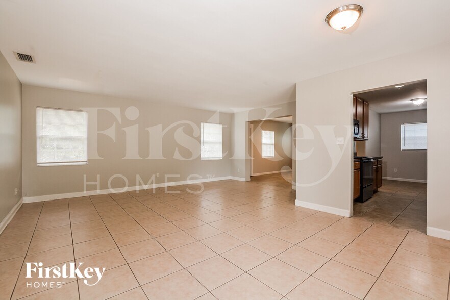 Building Photo - 1407 Chilean Ln