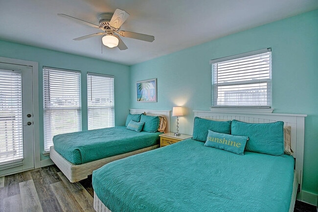 Building Photo - 9 La Playa