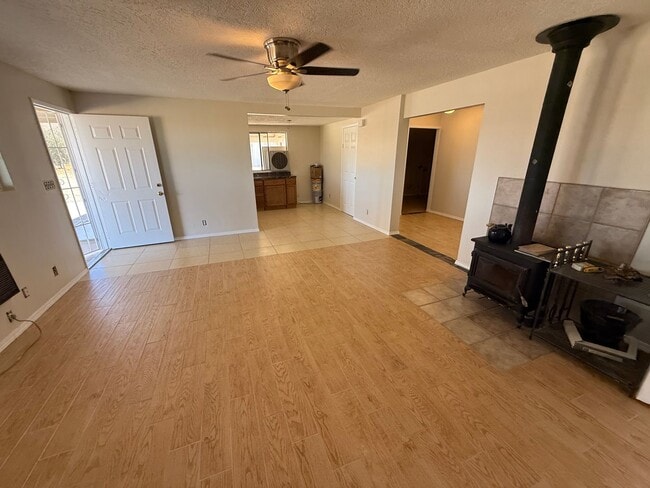 Building Photo - Charming 3 bedroom home in Apple Valley- H...