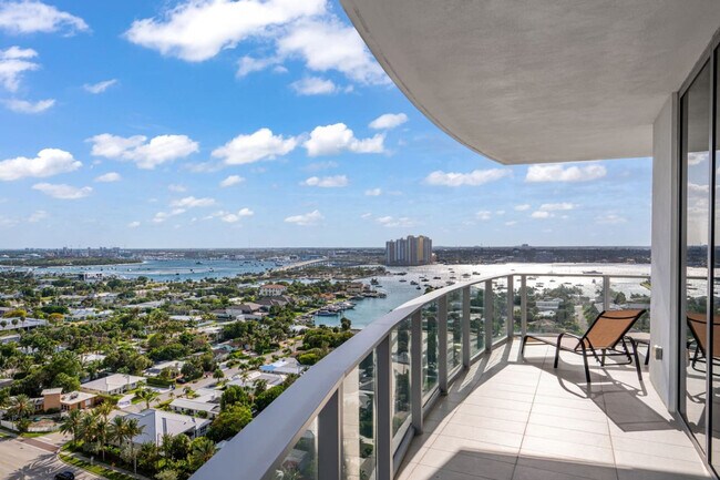 Building Photo - 3100 N Ocean Dr