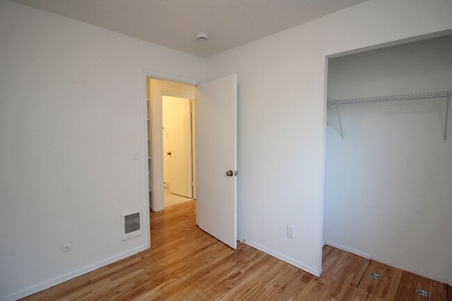 Building Photo - 4736 SE 99th Ave