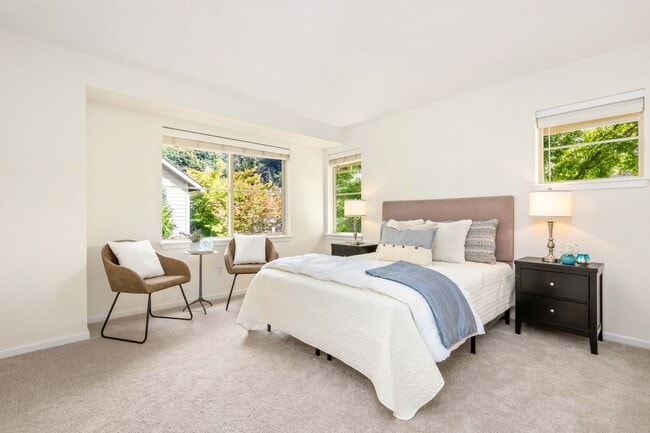Building Photo - Must-see property that still feels brand new