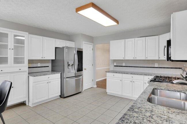 Building Photo - 3796 Village Club Dr