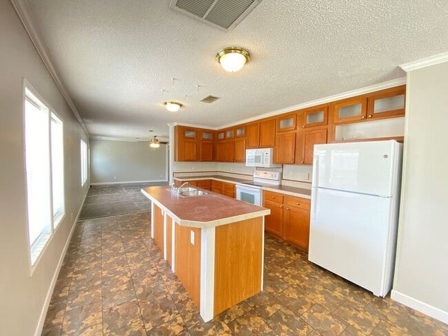 Building Photo - 1504 Carlisle Dr