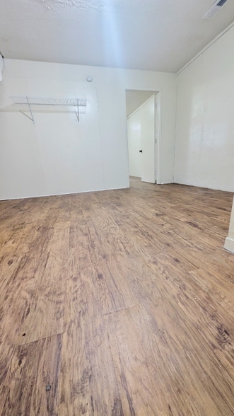 Building Photo - 533 E Graham Pl