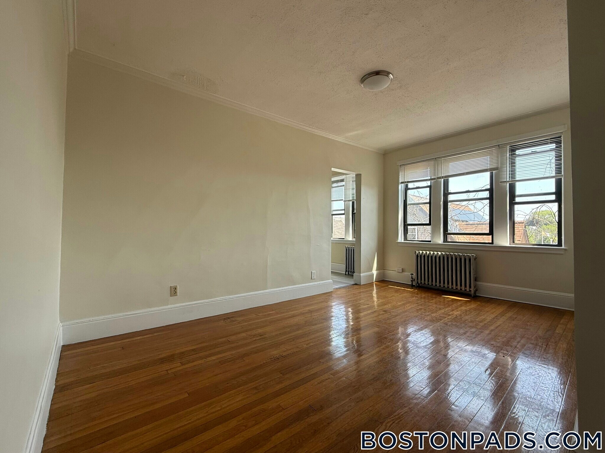 Building Photo - 53 Fellsway W