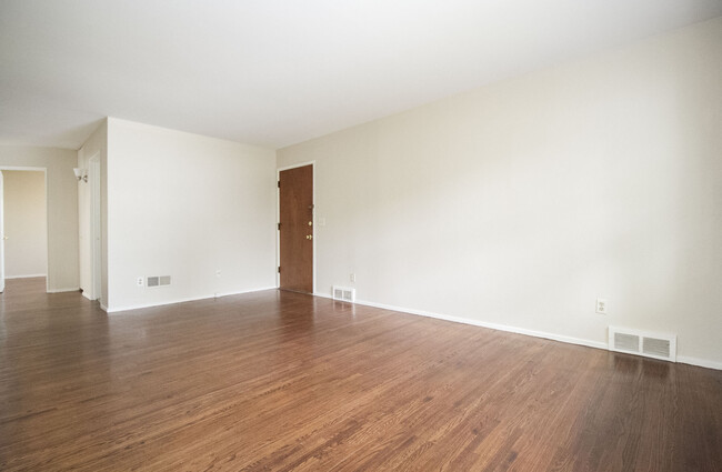 Building Photo - 1421 Pennelwood Dr