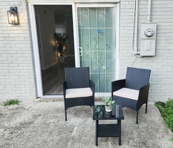 Building Photo - Room in House on Bilmark Ave