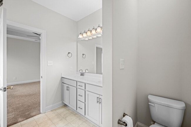 Building Photo - 505 E Black Water Ln