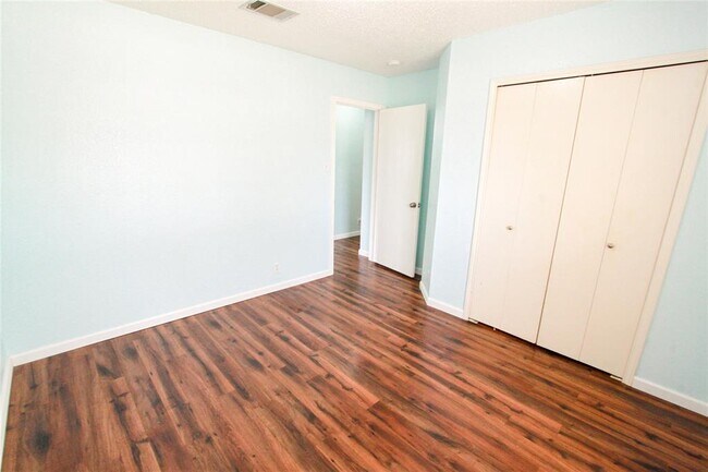 Building Photo - 9705 Dalewood Dr