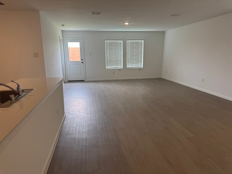 Building Photo - 3269 Kiso Pkwy