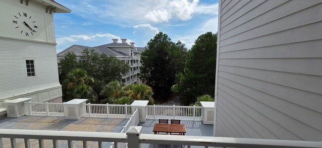 Building Photo - Recently remodeled condo near Baytown Wharf.