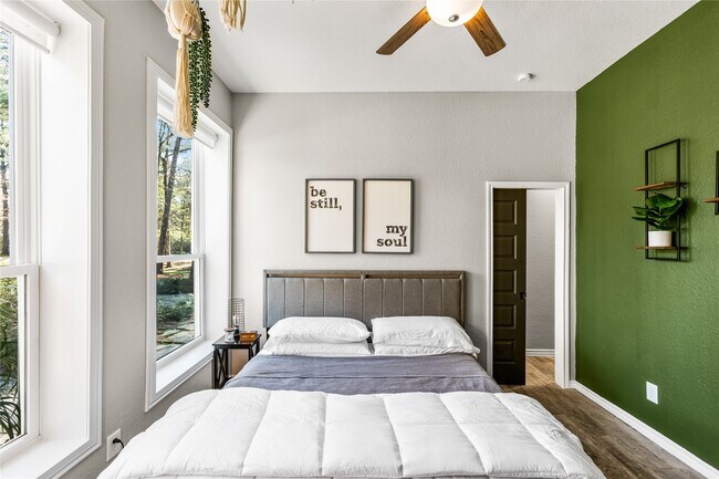 Building Photo - 25400 Pine Ridge Rd