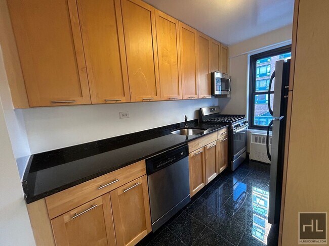 Building Photo - Fourth Avenue