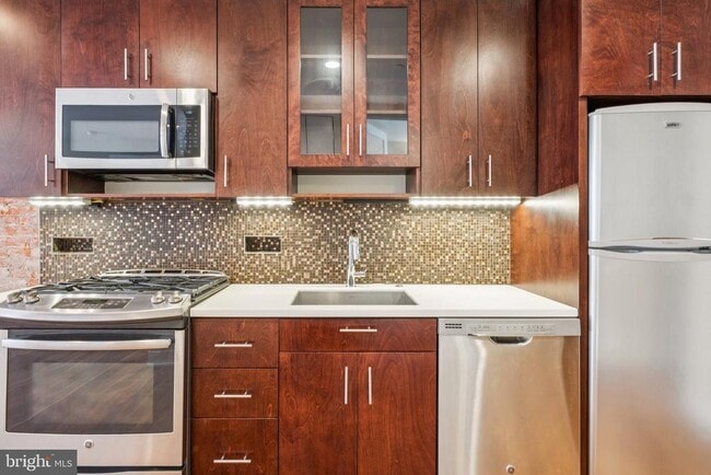 Building Photo - 131 S 13th St