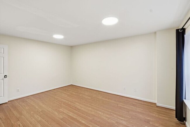 Building Photo - 15663 Viewpoint Cir