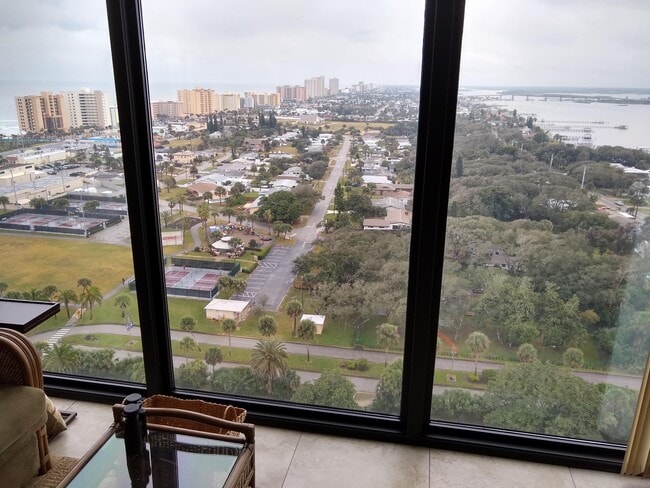 Floor to Ceiling glass - 1 Oceans West Blvd