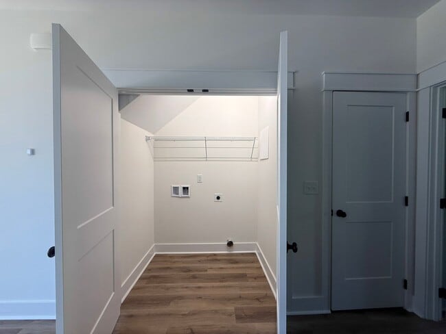 Building Photo - Fuller Style - Spacious 3-Bedroom Townhome with Pool and Pickleball Court