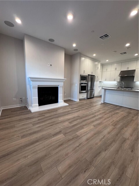 Building Photo - 211 Pin Ln