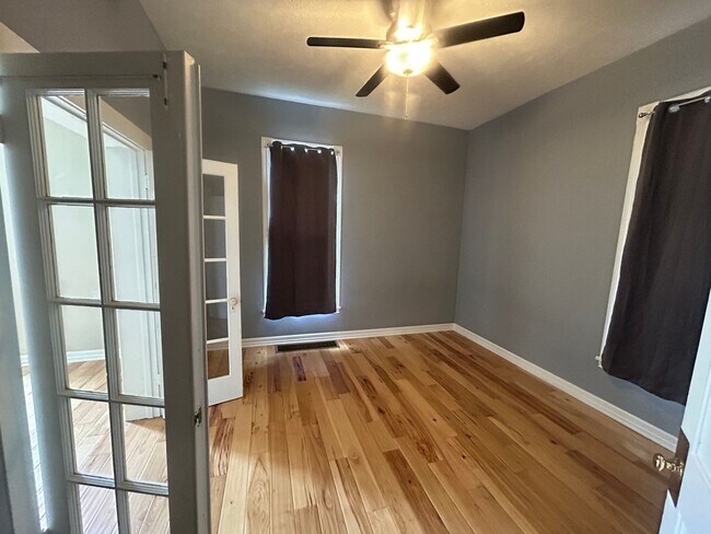 Building Photo - 6 Month Initial Lease-4904 Holdrege 2bed/1bath-Located near historic University Place