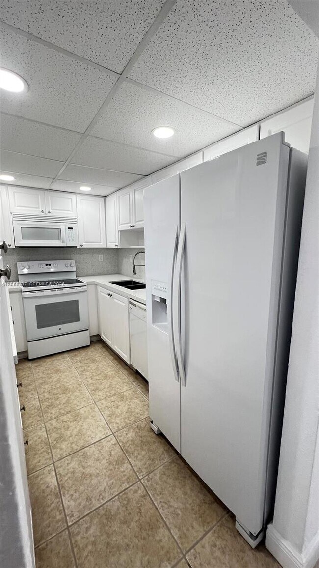 Building Photo - 984 W 40th St