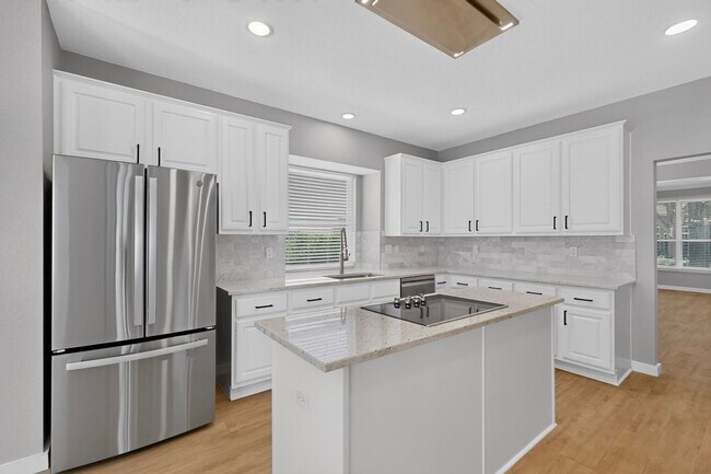 Building Photo - 720 Cliffmoor Dr