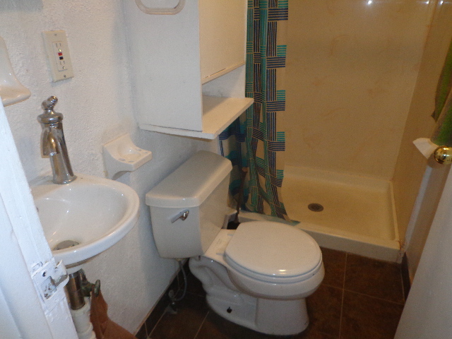 Full Bathroom 2 - 72 McMillen Ave