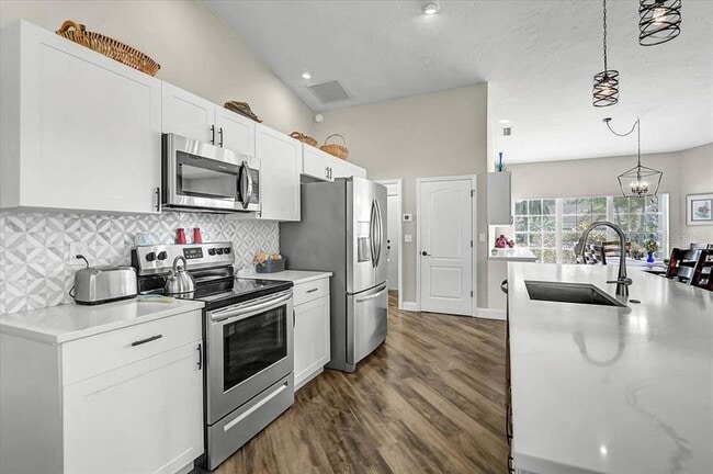 Building Photo - 4427 Highland Oaks Cir