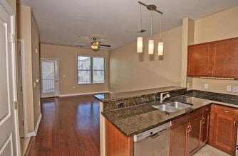 Building Photo - 870 Mayson Turner Rd NW