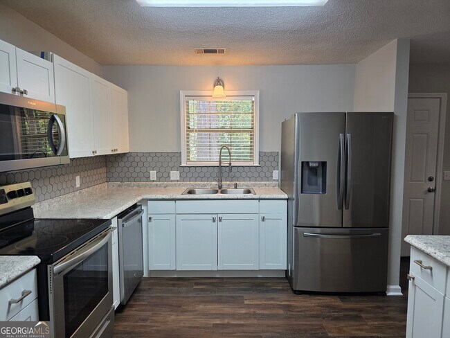 Building Photo - 622 Plantation Dr