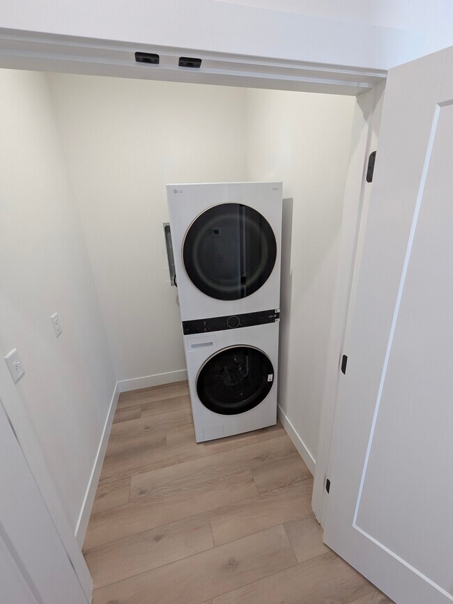 Building Photo - 162 Robin Rd