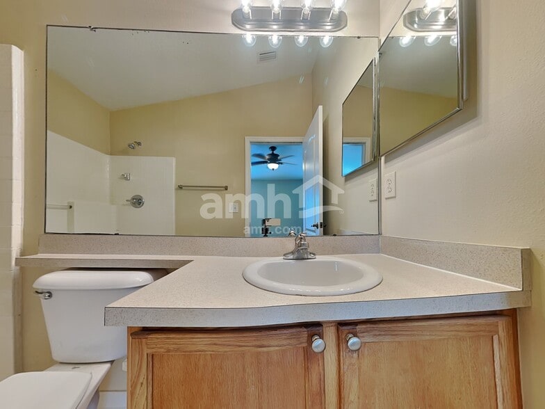 Building Photo - 10234 Perthshire Cir